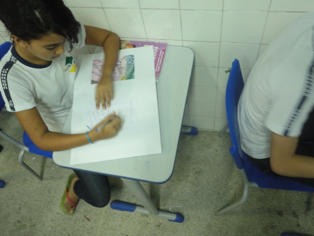 Alunos da Escola Johnson participando do projeto De Olho na Gramática