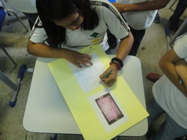 Alunos da Escola Johnson participando do projeto De Olho na Gramática