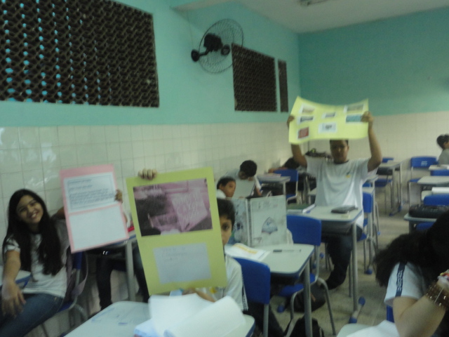 Alunos da Escola Johnson participando do projeto De Olho na Gramática