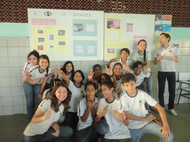 Alunos da Escola Johnson participando do projeto De Olho na Gramática