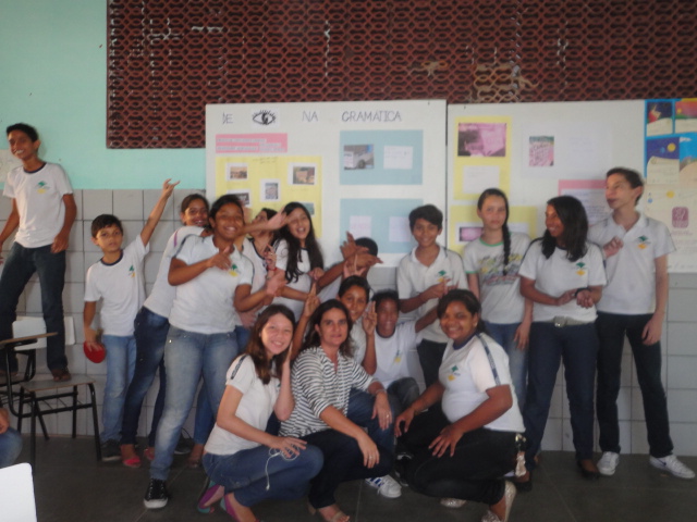 Alunos da Escola Johnson participando do projeto De Olho na Gramática