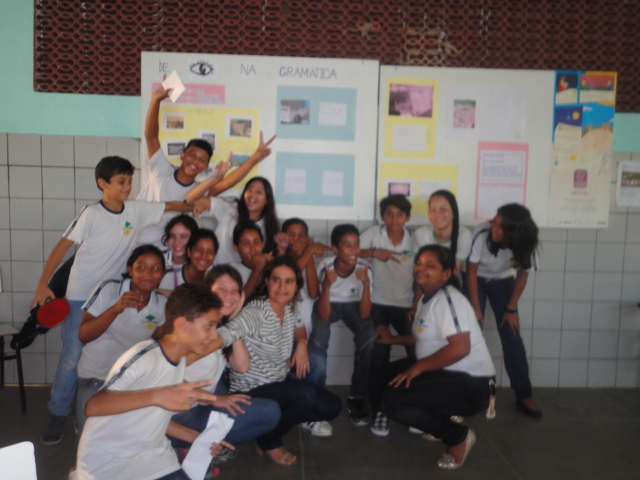 Alunos da Escola Johnson participando do projeto De Olho na Gramática