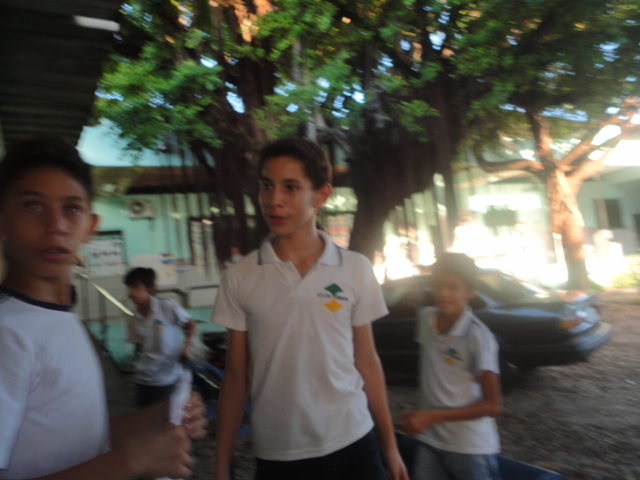 Alunos da Escola Johnson participando do projeto De Olho na Gramática